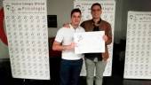 INVESTIGADORES. El estudiante Miguel Camacho Gómez junto con su tutor, Peré Castellví Obiols.