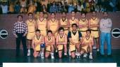 CONJUNTO. Plantilla y cuadro técnico del CB Toxiria que conquistó el título de campeón provincial sénior en 1995.