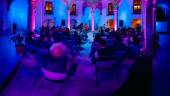 El público atiende a un concierto en el Centro Cultural Baños Árabes. 