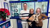 José Miguel Ruiz, Rosario Bailén y Marilena Gómez, junto a Nala. 
