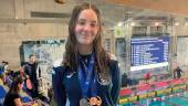 Aurora Martínez posa las con medallas conseguidas esta temporada. / CN Jaén. 