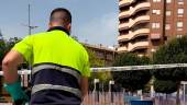 Imagen de archivo de un operario de limpieza del Ayuntamiento de Jaén. 