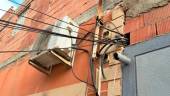 Imagen de archivo de enganches eléctricos irregulares en una vivienda. / Europa Press.