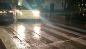 IMPUNTUALIDAD. Momento en el que el autobús escolar llegó a la parada de Noguerones.