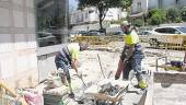 OBRAS. Operarios trabajando en la Avenida de Linares.