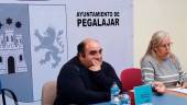 Custodio Pérez durante la tertulia literaria en Pegalajar.