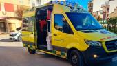 Ambulancia del Servicio de Emergencias 112 en la Plaza de la Constitución de Torredelcampo para socorrer al varón de 78 años atropellado.