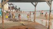Daños en una pasarela de una playa de El Puerto de Santa María debido al fuerte oleaje. / Ayuntamiento de El Puerto. 