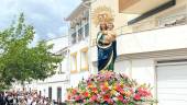 Los torreños portaron a la Virgen del Campo a lo largo del callejero del pueblo.