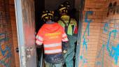 Bomberos realizan todo tipo de labores en el municipio de Paiporta. 
