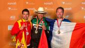 Luciano Díaz (a la izquierda), con una de las medallas conseguidas en los Juegos Mundiales de Trasplantados que se han celebrado en Dresden (Alemania).