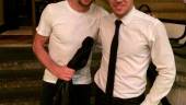CIUDAD. Ginés Linares, a la derecha, con Gerrard, exjugador del Liverpool.