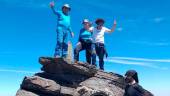 Salvador Cruz, Rosa María Muñoz y Francisca del Moral, en el pico granadino.