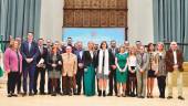 RECONOCIMIENTO. Foto de familia con los premiados. Sobre estas líneas un emocionado Manuel Antonio Herrera, con la alcaldesa. Pedro Jesús López, Juana María Cantos y Antonia Olivares. Y Pedro Jesús López, Consuelo Burgos y Antonia Olivares.