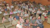 asamblea. El patio de butacas del Darymelia, casi lleno, en la reunión informativa sobre el IBI de las viviendas “alegales”. 