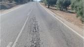 Imagen correspondiente a la carretera de Fuensanta, en la que se aprecian desperfectos.