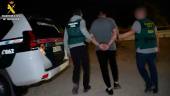 El acusado de pilotar la narcolancha que mató a dos guardias civiles en Barbate en el momento de ser detenido. / Guardia Civil.