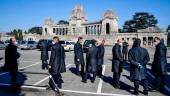 A LA ESPERA. Trabajadores funerarios en Roma. 