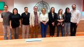 Representantes de las instituciones organizadoras, con los artistas seleccionados.