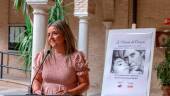La delegada territorial de Salud y Consumo, Elena González, en la exposición “La Mirada del Corazón” organizada por la Asociación AIPA de Atención Paliativa Pediátrica.