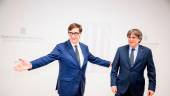 Salvador Illa y Carles Puigdemont al inicio de la reunión entre ambos.