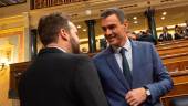 El diputado jiennense Juan Francisco Serrano saluda a Pedro Sánchez. 