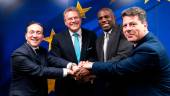 El ministro de Asuntos Exteriores, José Manuel Albares, delebra el acuerdo junto a Maros Sefcovic, David Lammy y Fabian Picardo. 