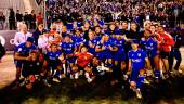 El Linares Deportivo celebra la victoria tras el partido. / Juande Ortiz y Antonio del Arco.