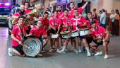 La charanga, integrada por varios jóvenes con una pasión en común, ha recorrido numerosos rincones de la provincia con el objetivo de llenar de alegría y de ritmo cada celebración estival. 