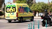 Una ambulancia del 061 circula por una calle del centro de Sevilla. Archivo. / Rocío Ruiz / Europa Press.