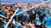 Aficionados del Manchester City celebran el título de Liga.