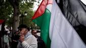 Un hombre con una bandera Palestina en Madrid. / Diego Radamés / Europa Press.
