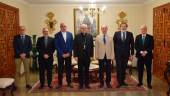 José Manuel Criado, José Antonio Sánchez, José Ignacio Damas, Sebastián Chico, Juan Núñez, Luis Jesús García-Lomas y Juan Gallego, en la firma del acuerdo. 