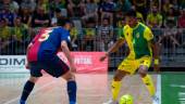 Renato hace una jugada en un partido con el Barça en el Olivo Arena. / Jaén FS.