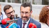 El alcalde de La Línea de la Concepción, José Juan Franco, atiende a los medios de comunicación en Madrid en una imagen de archivo. / A. Pérez Meca / Europa Press. 