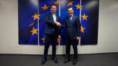 El comisario de Agricultura y Alimentación, Christophe Hansen, junto al presidente de Andalucía, Juanma Moreno. 