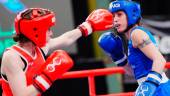 Marta López, a la izquierda, en una foto del combate de la primera ronda. Española de Boxeo. 