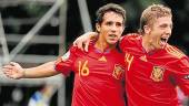 ALEGRÍA. Ezequiel Calvente, con el 16, celebra un gol con la selección española sub 19.