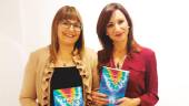 CULTURA. Celestina Carmona y Pilar Peinado posan con su último libro publicado “Conexión con tu Ser”.