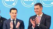 Juanma Moreno y Pedro Sánchez durante un acto en Huelva en octrubre de 2024. Archivo. / Rocío Ruz / Europa Press. 
