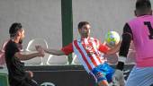 PArtido ida. David Rus despeja un balón contra El Palo en el encuentro de la primera jornada.