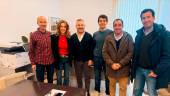 Los representantes de los clubes posan con Carlos Alberca tras la reunión. / CD Jaén Trail.