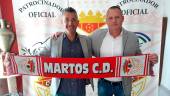 APUESTA. Miguel Morales y Darío Martínez, con la bufanda del Martos CD.