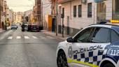Actuación de la Policía Local de Linares en el hombre que sufrió un ictus en el casco urbano. / Policía Local de Linares. 