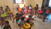 Los niños del municipio 10 de Octubre, de la provincia de La Habana, acuden a catecismo en la Iglesia El Buen Pastor de Jesús del Monte con sus mochilas del Prensa Escuela.