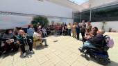El presidente de la Diputación de Jaén, Paco Reyes, en su visita a la sede de Aspramif. / Diputación de Jaén.