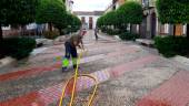 PANDEMIA. Trabajos de limpieza en Villanueva de la Reina. 