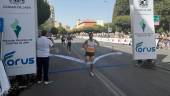 Ignacio Fontes cruza la línea de meta. / Patronato Municipal de Deportes.