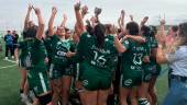 Las jugadoras del Jaén Rugby celebran el título andaluz. / Juanfra Paredes.