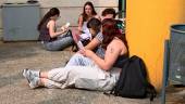 Estudiantes jiennenses repasando antes de comenzar los exámenes de la PAU 2025 en el Campus de las Lagunillas, en Jaén. / Pablo Espinosa Luna / Diario JAÉN. 